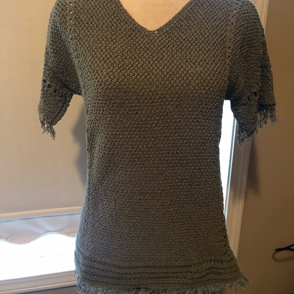 Cable knit short sleeved sweater